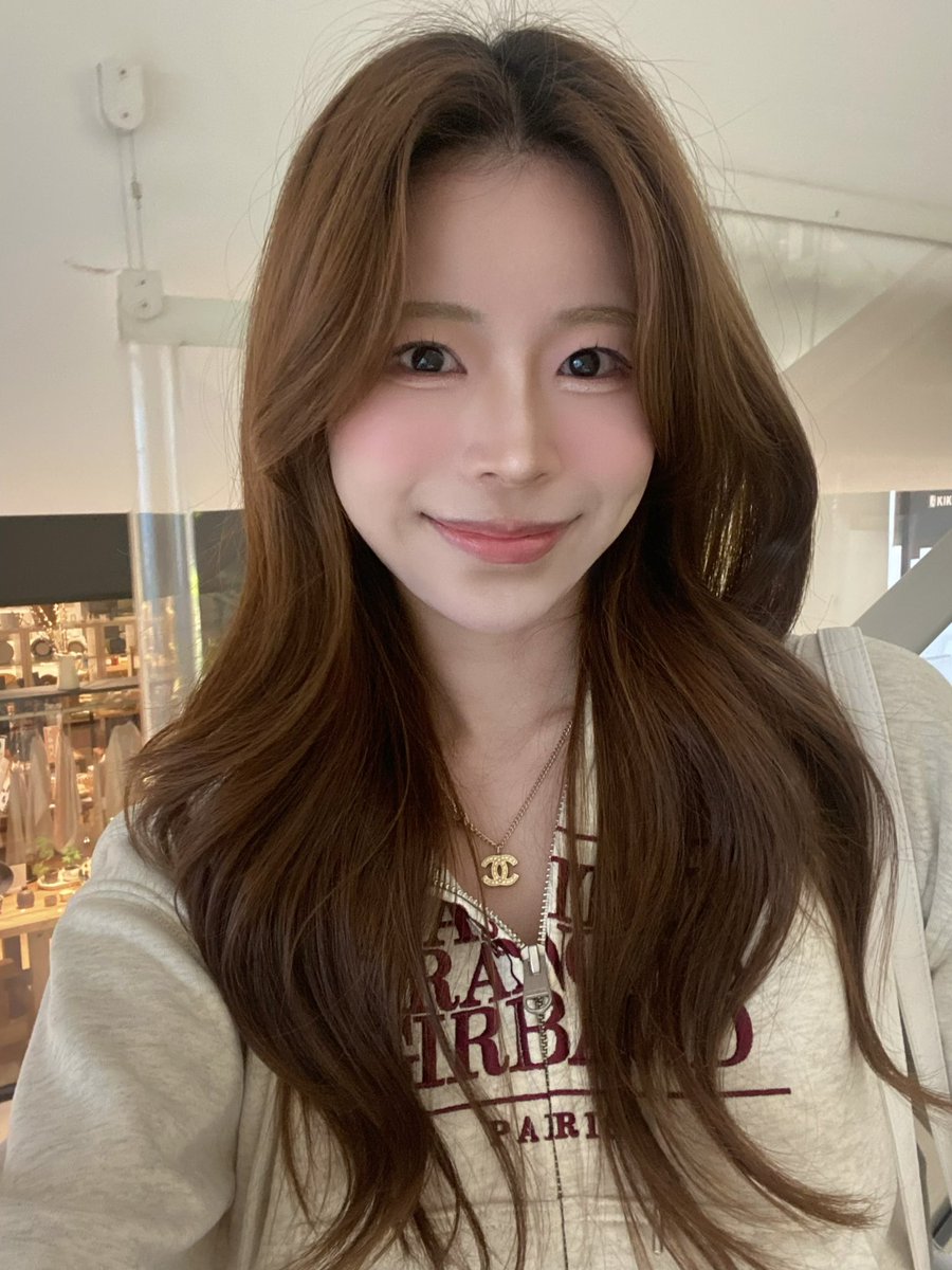 ddafm_en's tweet image. 韓国で大人気すぎるMARITHÉのセットアップ可愛すぎて大優勝なのだが？！❤️
ピーチ起毛になってるから暖かいし空港コーデとか犬の散歩の時に着てもオシャレに見えるしこれからの季節めちゃくちゃ愛用しそう！
もちろん別々に着ても可愛いから一石三鳥すぎ！✨🫶🏻