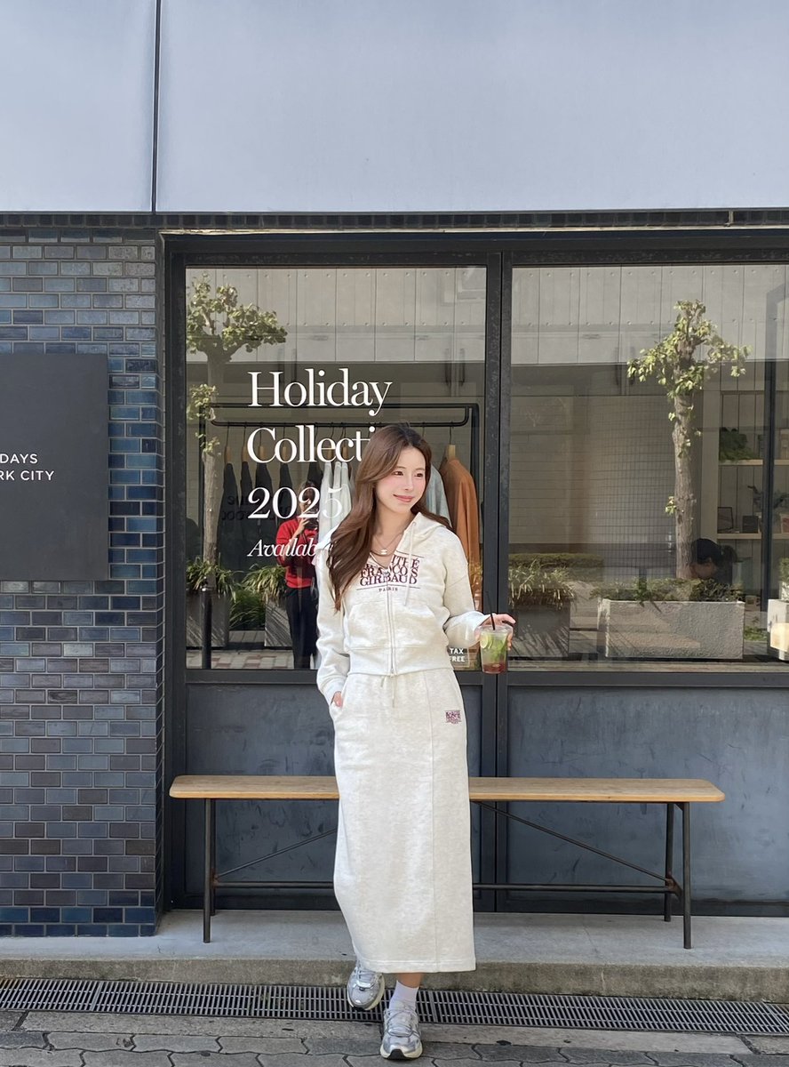 ddafm_en's tweet image. 韓国で大人気すぎるMARITHÉのセットアップ可愛すぎて大優勝なのだが？！❤️
ピーチ起毛になってるから暖かいし空港コーデとか犬の散歩の時に着てもオシャレに見えるしこれからの季節めちゃくちゃ愛用しそう！
もちろん別々に着ても可愛いから一石三鳥すぎ！✨🫶🏻