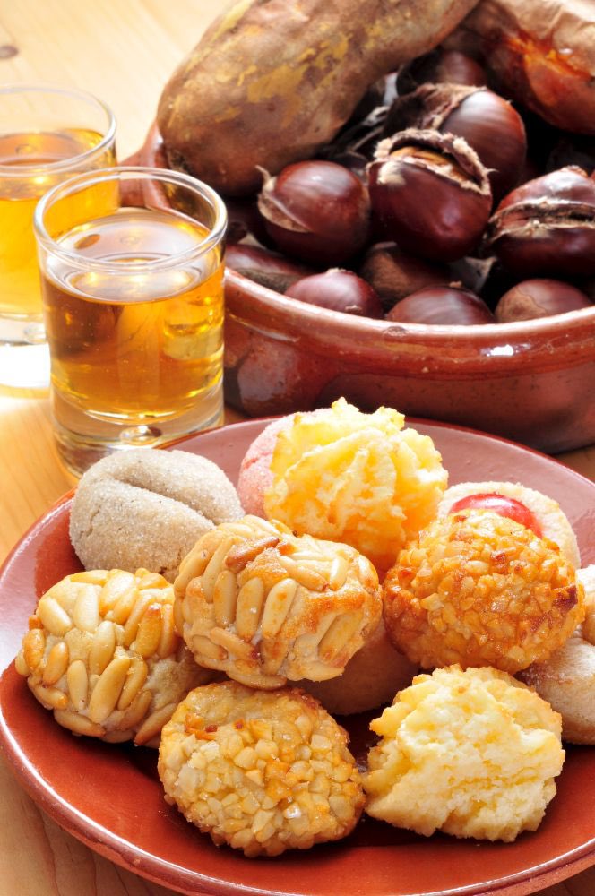 🍁 Arriba la #Castanyada, una de les festes més populars i arrelades del nostre calendari. 
 
Sabies que té l’origen en els antics àpats funeraris de Tots Sants? 
 
Descobreix-ne la història i el significat: 
 
👉 enciclopedia.cat/gran-enciclope… 
 
#EnciclopèdiaCatalana