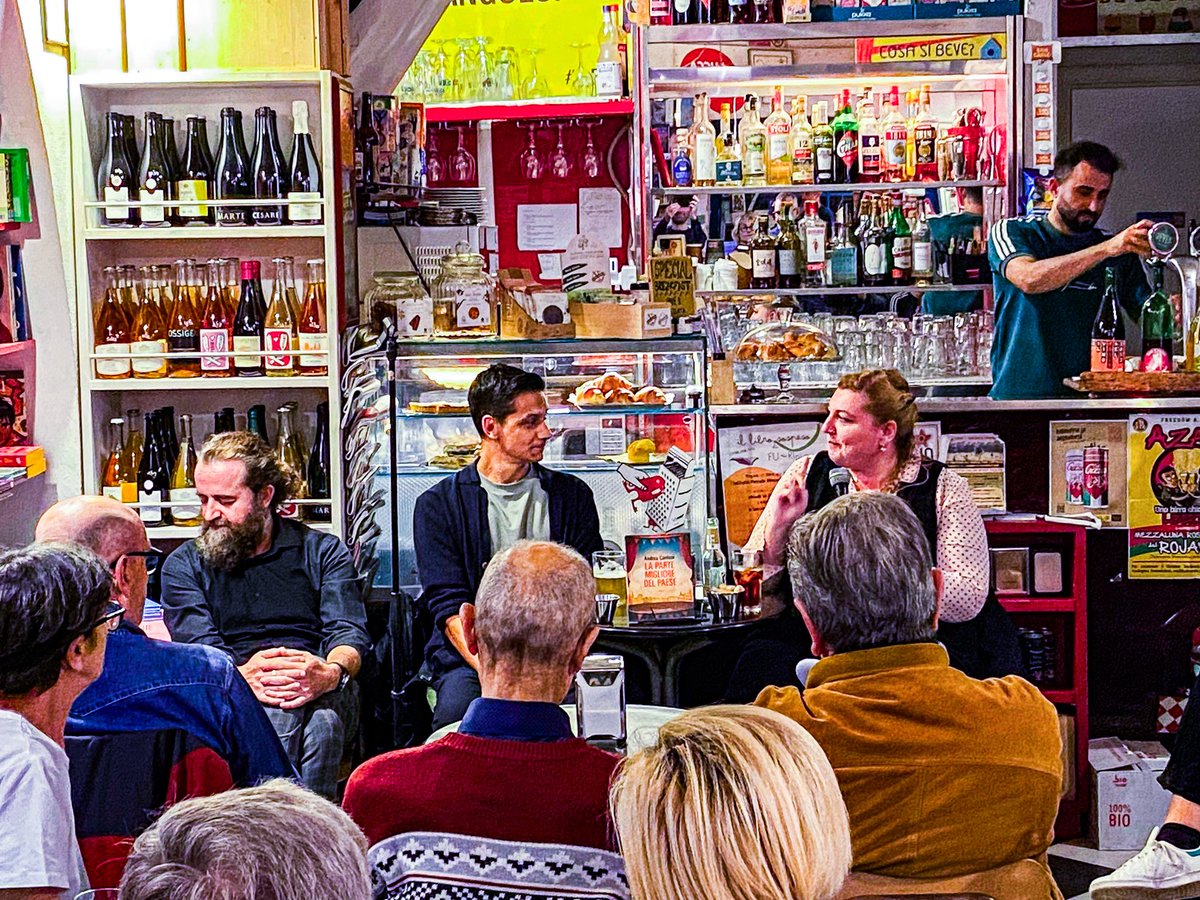 andrecardoni's tweet image. La parte migliore è stata quando abbiamo parlato di supinizzazioni, di libri necessari, di rotoloni a 5 euro e di angeli.

Grazie @georgienonfa , a Claudio Morici, @Giufalibreria e a chi c’era.

Da oggi “La parte migliore del Paese” è nelle librerie.