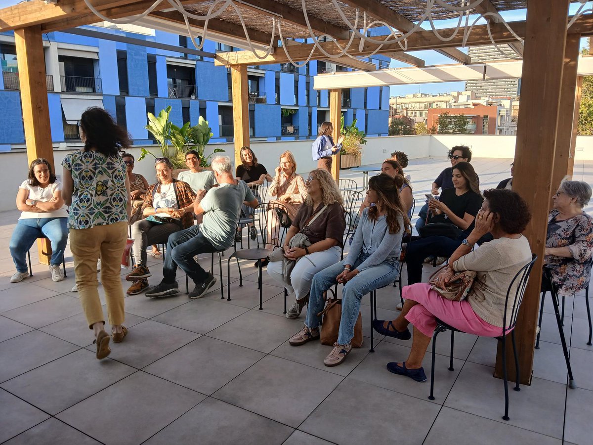 CNLBarcelona's tweet image. Al @cnlbarcelona no parem!!
📚 Visitem l’exposició Plàstic, genial o pervers? a l’Espai Terra de la @fundaciocarulla ♻️
🥮  Fem taller de panellets al centenari #FornElias
💬 Xerrem a l’Eixample per practicar català!

#Santmartí #Eixample #cnlbarcelona