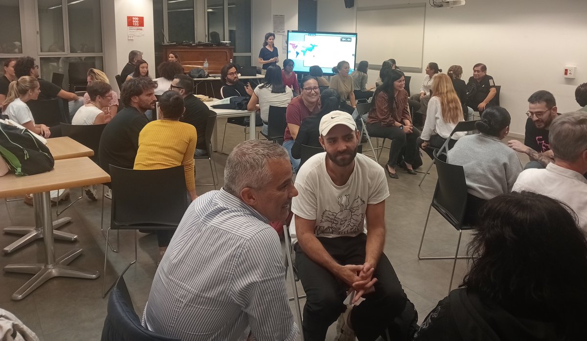 CNLBarcelona's tweet image. Al @cnlbarcelona no parem!!
📚 Visitem l’exposició Plàstic, genial o pervers? a l’Espai Terra de la @fundaciocarulla ♻️
🥮  Fem taller de panellets al centenari #FornElias
💬 Xerrem a l’Eixample per practicar català!

#Santmartí #Eixample #cnlbarcelona