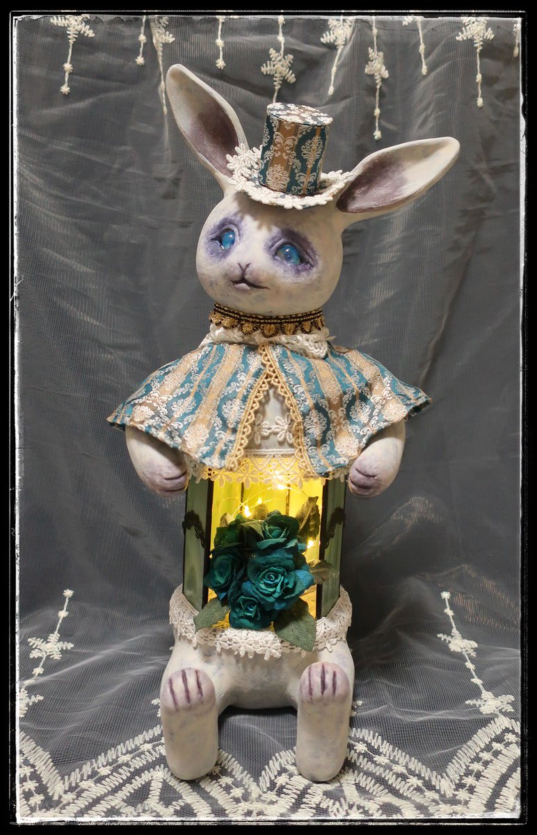 ぴこうさ <a href="/pikousa2/">ぴこうさ@個展【記憶に揺れる花】（ギニョール・大阪）10/17〜11/2</a> 個展「 #記憶に揺れる花 」
あいにくのお天気でしたが、本日もご来場ありがとうございました🐇

いよいよ残すところあと二日！
ぜひこの空間を見にいらして下さいね。皆様のお越しをお待ちしております🪻