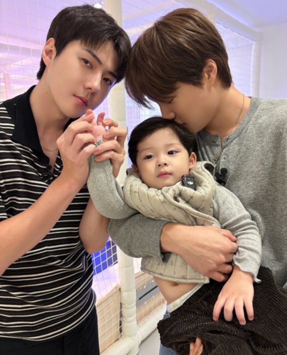 EXO's Kai and Sehun and a kid look adorable in newly shared photo.