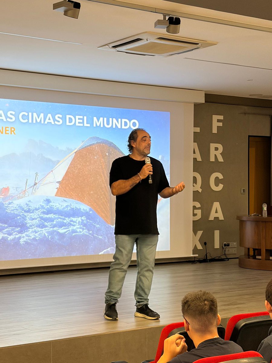 ColegioRomareda's tweet photo. 🦸ᔕSᑌᑭEᖇᗩᑕIóᑎᔕ🦸
𝗖𝗵𝗮𝗿𝗹𝗮:

🏔#carlospauner vino al #colegioRomareda a dar una charla a nuestros alumnos.

💪Gran ejemplo de superación y fuerza de voluntad.

⛏Gracias por compartir con nosotros todas tus experiencias.

🥾🪖🧗‍♂️
#8miles #agustinosrecoletoszaragoza https://t.co/Xe3VmRM6SQ