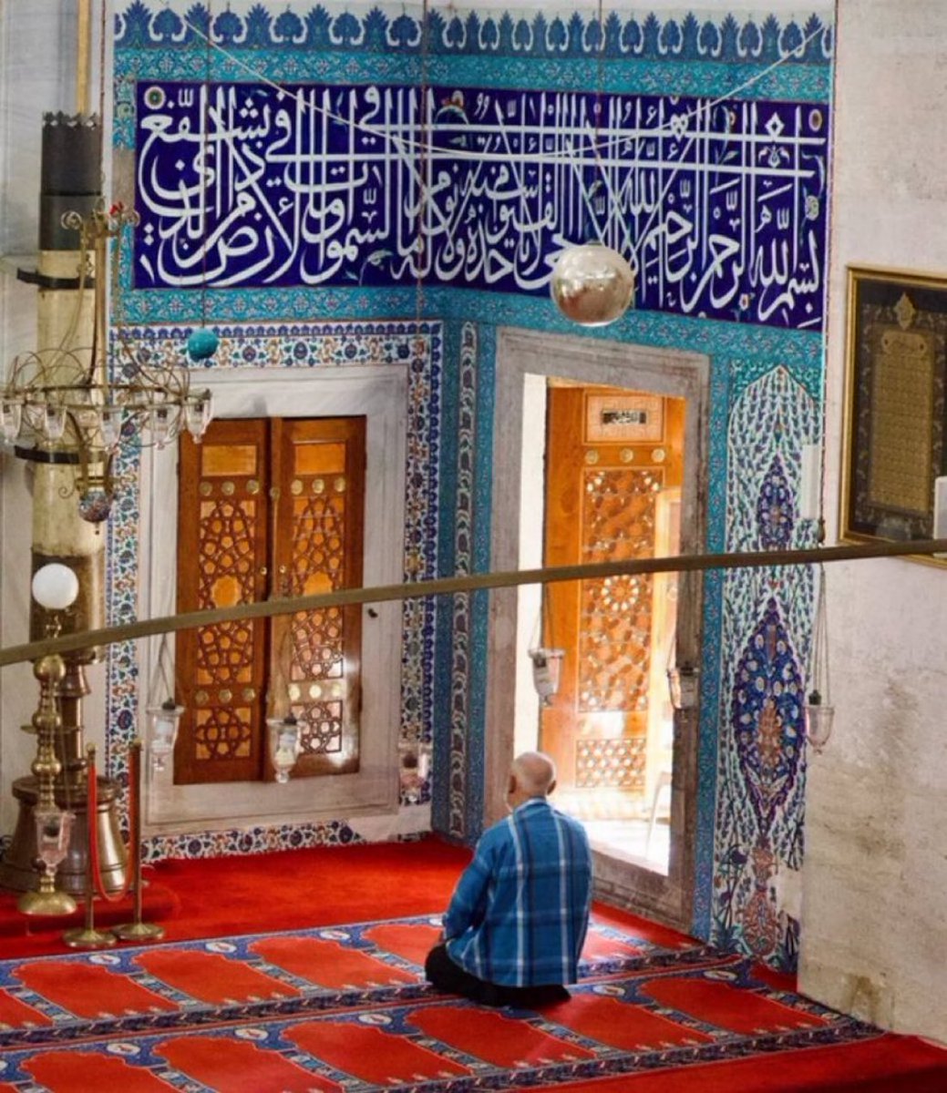 ﷽     

﴿إِنَّ اللَّهَ وَمَلائِكَتَهُ يُصَلُّونَ عَلَى النَّبِيِّ يَا أَيُّهَا الَّذِينَ آمَنُوا صَلُّوا عَلَيْهِ وَسَلِّمُوا تَسْلِيمًا﴾ ﷺ   

 #جمعة_مباركة #HayırlıCumalar