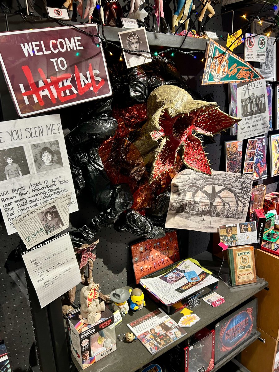 『ストレンジャー・シングス 未知の世界 5』が遂に来月末より配信開始。
最終章を迎える前にシリーズをおさらいしなきゃ！
そんなあなたにオススメ、「ストレンジャー・シングス 未知の世界/ ホーキンスの記憶 - ヴェクナの呪い - キット」。