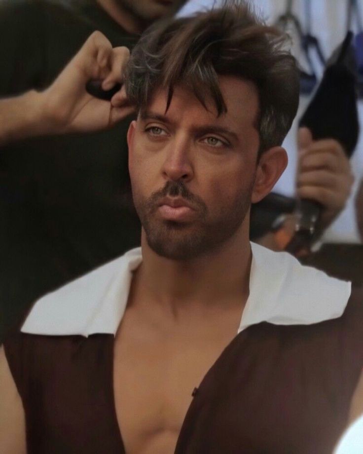 iluffy05's tweet image. Facecard so good mfs calling it AI lol😭
#HrithikRoshan