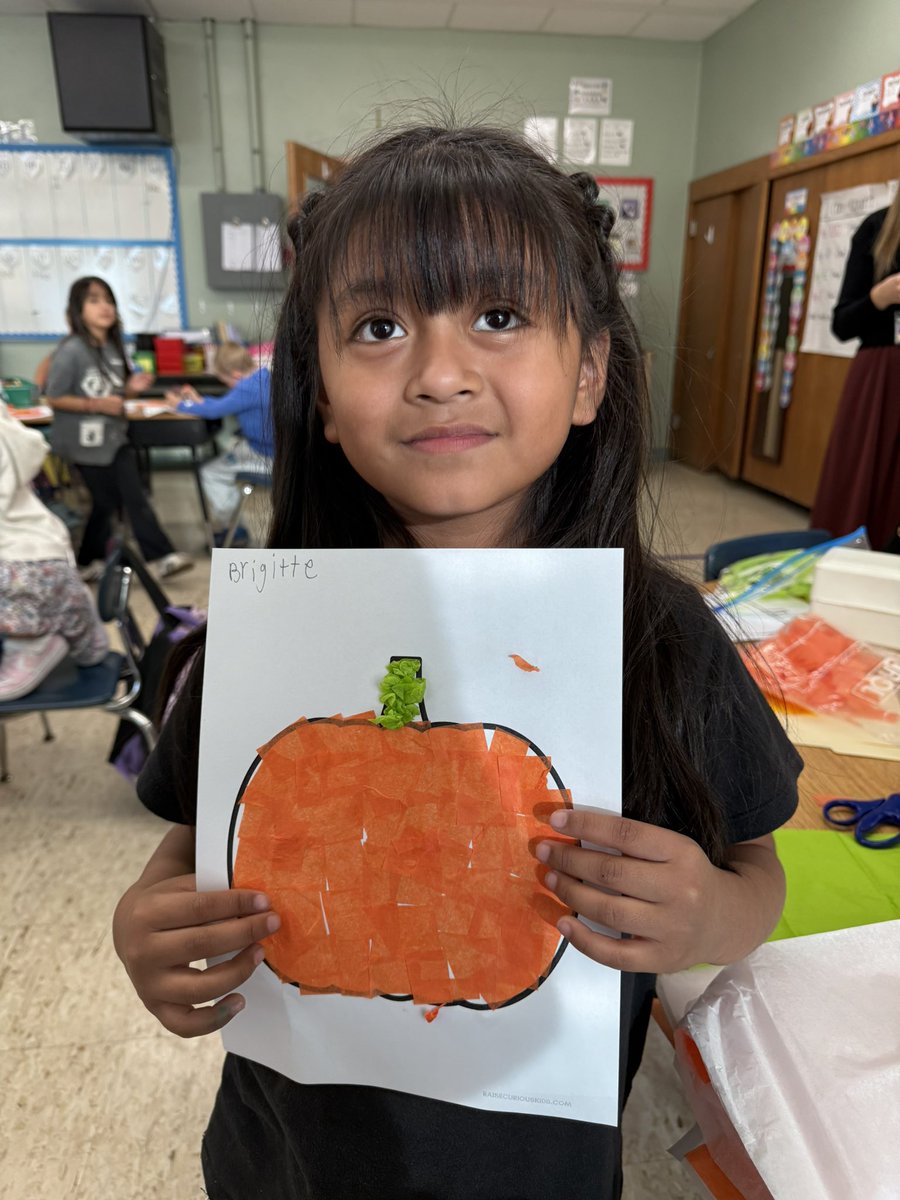 This week in Enrichment, students in Arts and Crafts with Ms. McLaren and <a href="/MsSchmittHB/">Karly Schmitt</a> made tissue paper pumpkins!🎃 <a href="/HamptonBaysES/">Hampton Bays ES</a> #WeAreHB #HBStrong