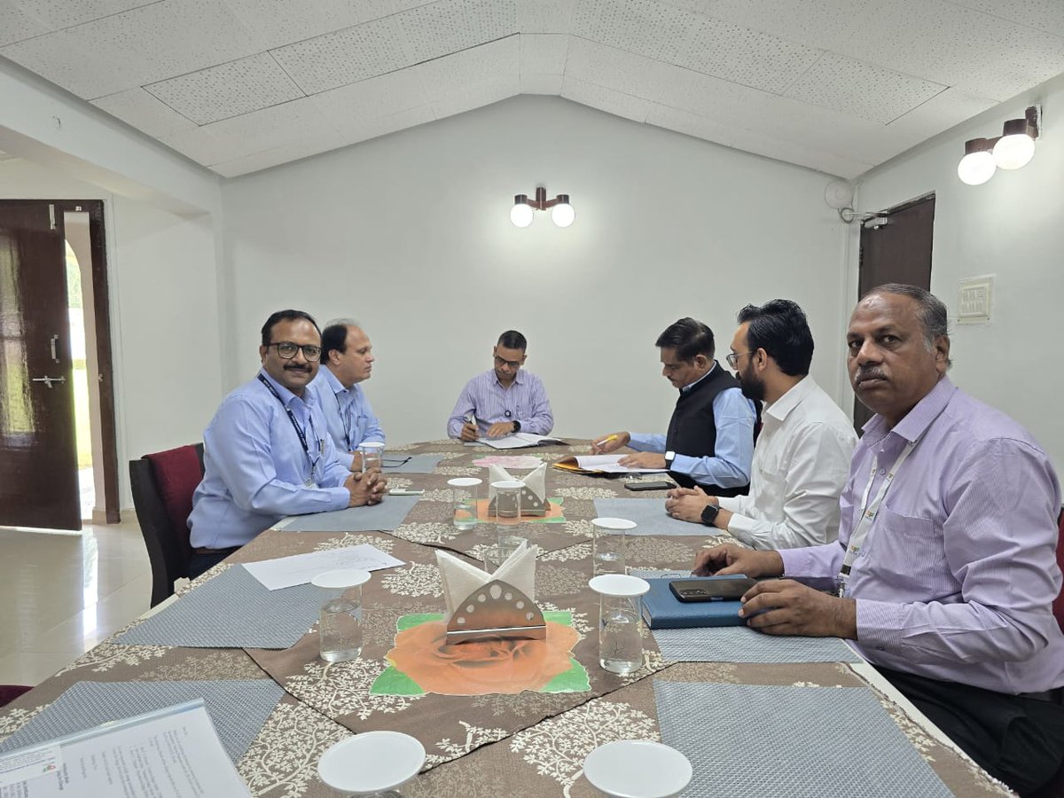 Navsaricsts's tweet photo. CIPET: CSTS, Navsari has signed an MoU with NPCIL – Kakrapar Gujarat Site under its CSR Scheme on 29.10.2025 to conduct six-month Residential Skill Development Training Programmes (SDTP) in Machine Operator – Plastics Processing and Machine Operator &amp; Programmer – CNC Lathe. https://t.co/D7q4epRP9r