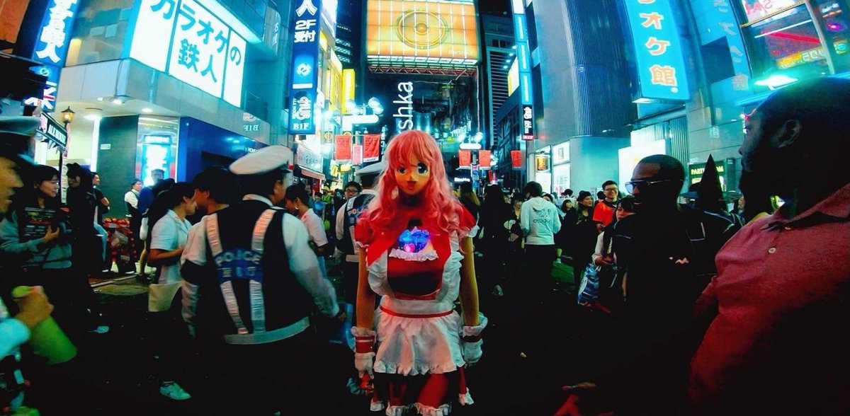 🎃  Happy Halloween 👻

╋━━━━━━━

#映画PARALLEL のこのシーンは
6年前、ハロウィンの渋谷で撮影
されました💄まだ物語も完成して
いない中での撮影。6年後、
こんなにもたくさん方々に
観ていただけるとはまだ知らない
私たちです…❤️‍🔥✨
　　　　　　　　　━━━━━━━╋