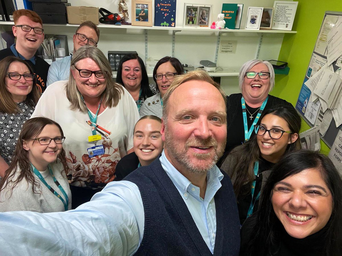 Great to join Farzana, <a href="/GMBCampaigns/">GMB Campaigns North East, Yorkshire & Humber</a> President, on a visit to Sheffield Children’s Hospital yesterday.

Thanks to Sal and the fantastic ward clerks team for meeting with me and for the invaluable work you all do.