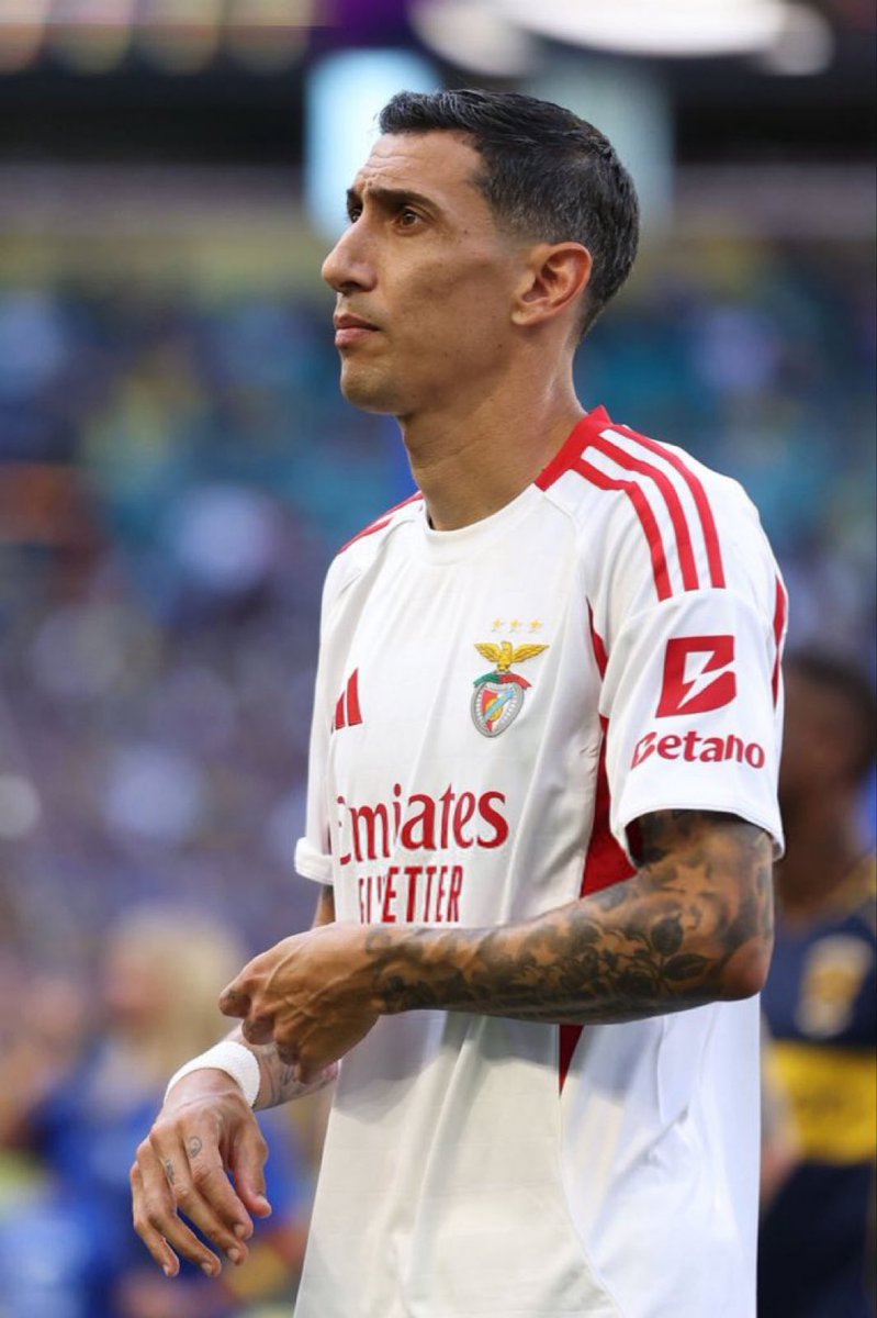 Falou-se muito no Debate do Benfiquismo do Bernardo e do João, mas pouco se fala do único que voltou por amor ao clube, Di Maria. 

Ninguém se lembrou dele... Merece mais respeito. ❤️
