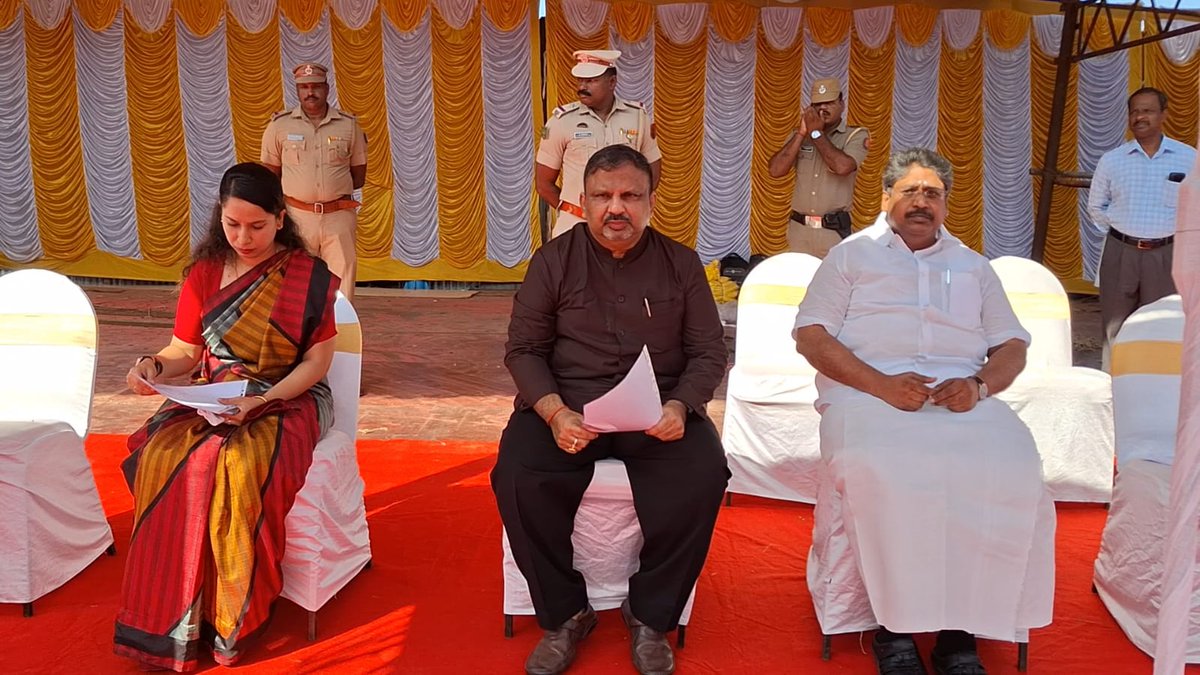 airnews_puduvai's tweet image. காரைக்காலில் மாவட்ட நிர்வாகம் சார்பில் சர்தார் படேல் 150ஆவது பிறந்த நாள் விழா சிறப்பாக கொண்டாடப்பட்டது. #Sardar150
 #Karaikal #NationalUnity