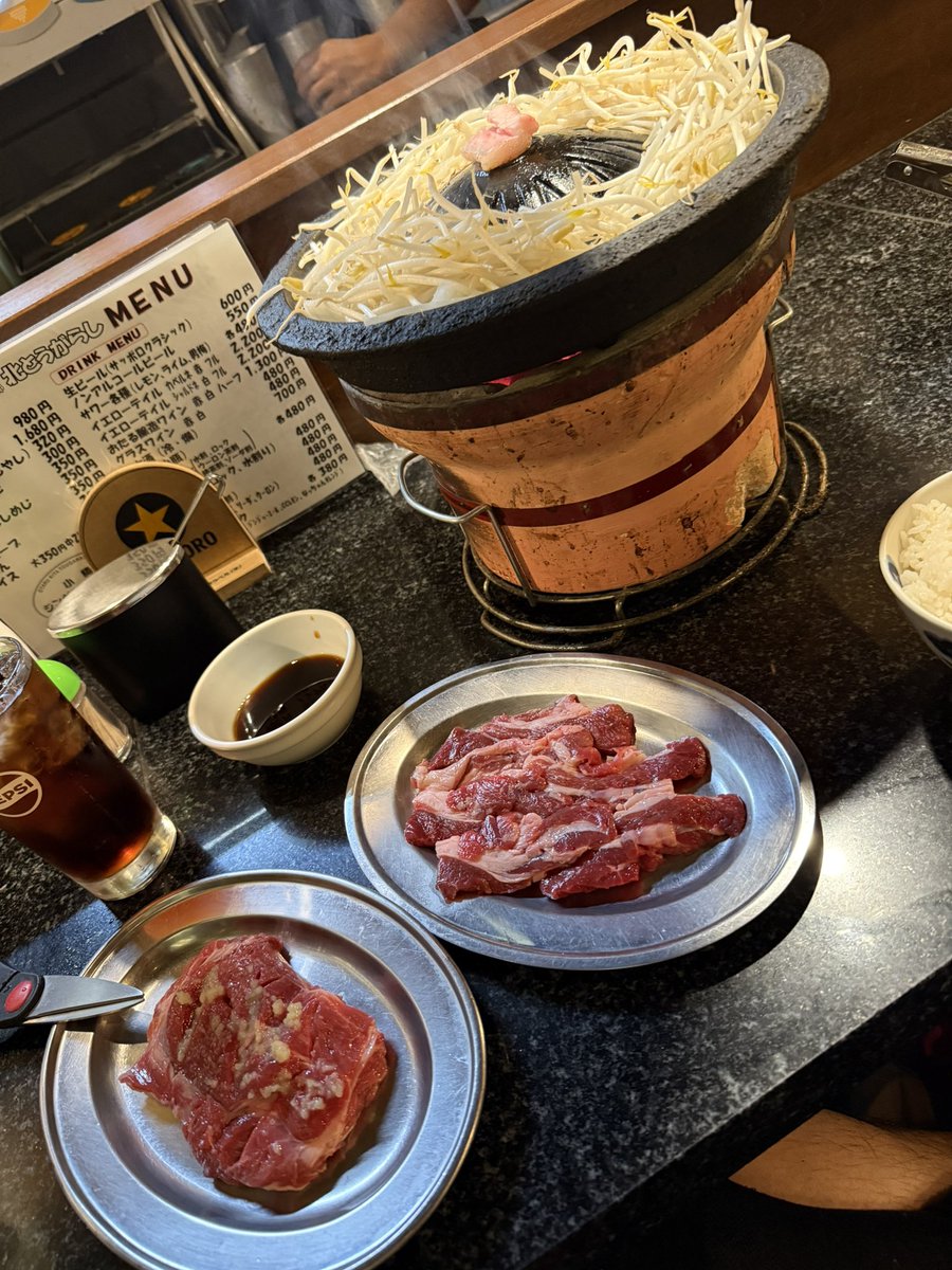 daihobby's tweet image. 久しぶりに北海道にも行ってまいりました。

宿泊先の小樽に夜遅くついたので、しらみつぶしに #ジンギスカン🐏リサーチ。
入ったお店はお肉が新鮮で臭みもなく、これは良いものだ〜ステーキも食べちゃった☺️