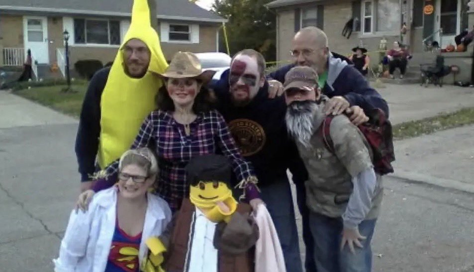 classof22swift's tweet image. Today is the first Halloween without my grandpa. He used to accompany me trick or treating. It was one of the holidays my divorced grandparents would spend together and that he would have the most involvement in. I’m sure his costume this year in heaven is an angel.