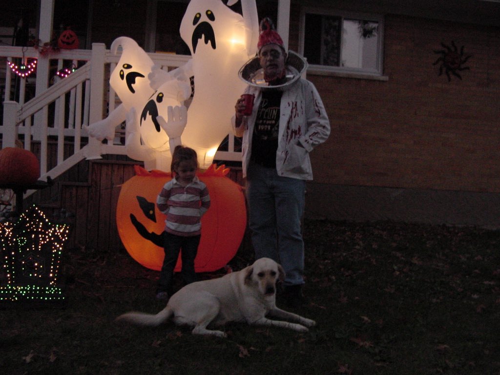 classof22swift's tweet image. Today is the first Halloween without my grandpa. He used to accompany me trick or treating. It was one of the holidays my divorced grandparents would spend together and that he would have the most involvement in. I’m sure his costume this year in heaven is an angel.