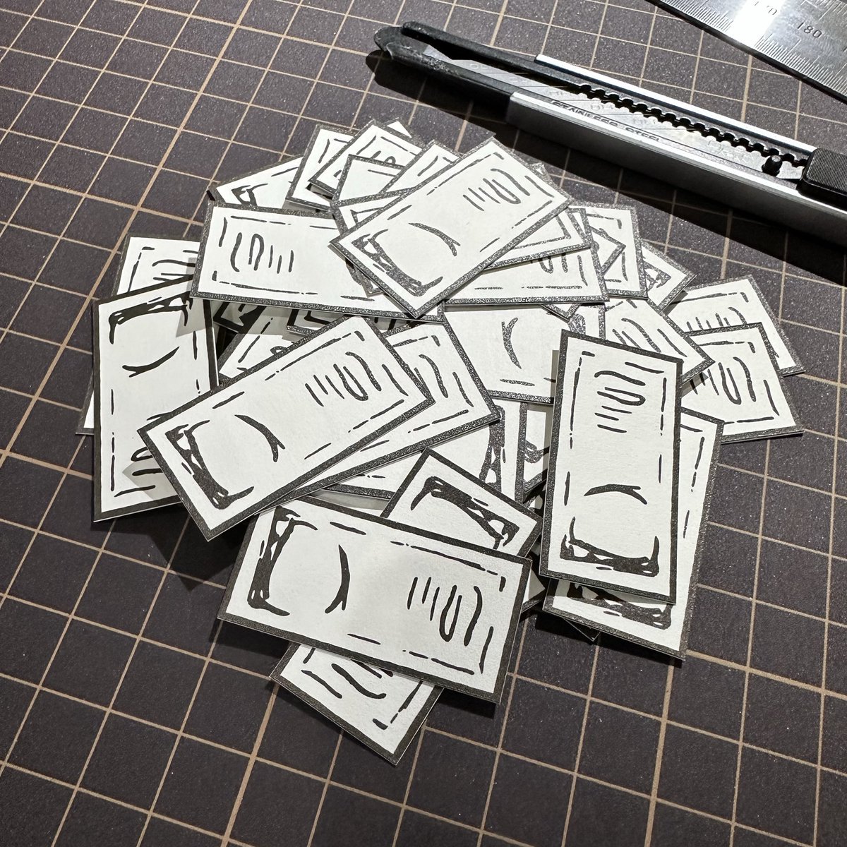 河童の三平 ごくろうさん 正座たぬきソフビ 用お札製造中です✨ #水木