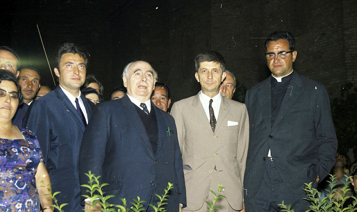 ireneuc's tweet image. Durant l&apos;agost de 1969 es va inaugurar la Font Màgica de #LHospitalet , situada davant de l&apos;església de Provençana, però no hi havia fotos. Casualment, regirant el fons de @LHArxiu han sortit unes quantes que són un rar testimoni d&apos;aquell esdeveniment. #HistoriaLH #PatrimoniLH