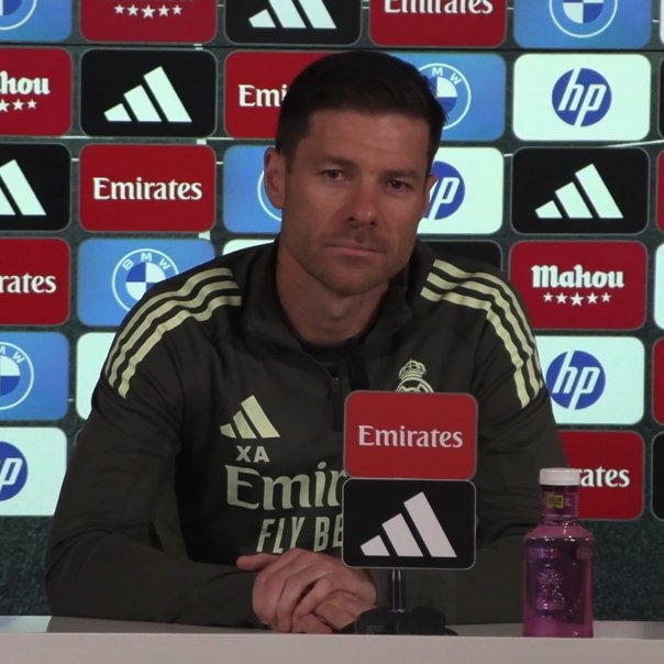 Na coletiva de imprensa prévia a Real Madrid x Valencia, Vinicius Júnior foi o principal tema das perguntas para Xabi Alonso.

O treinador afirmou estar satisfeito com o pedido de desculpas do brasileiro - pela atitude no clássico contra o Barcelona ao ser substituído - e que o