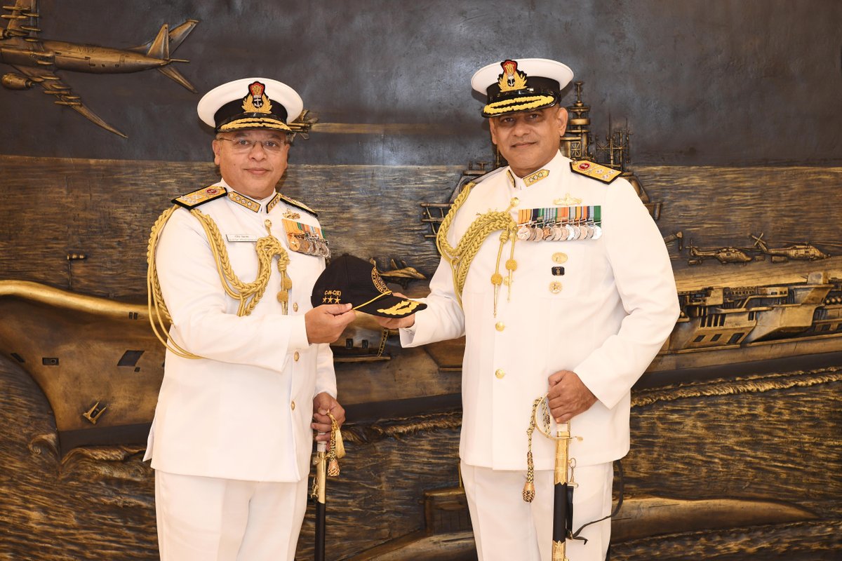 IN_HQENC's tweet image. A few more glimpses of the #ChangeofCommand 
📍Eastern Naval Command, #Visakhapatnam.