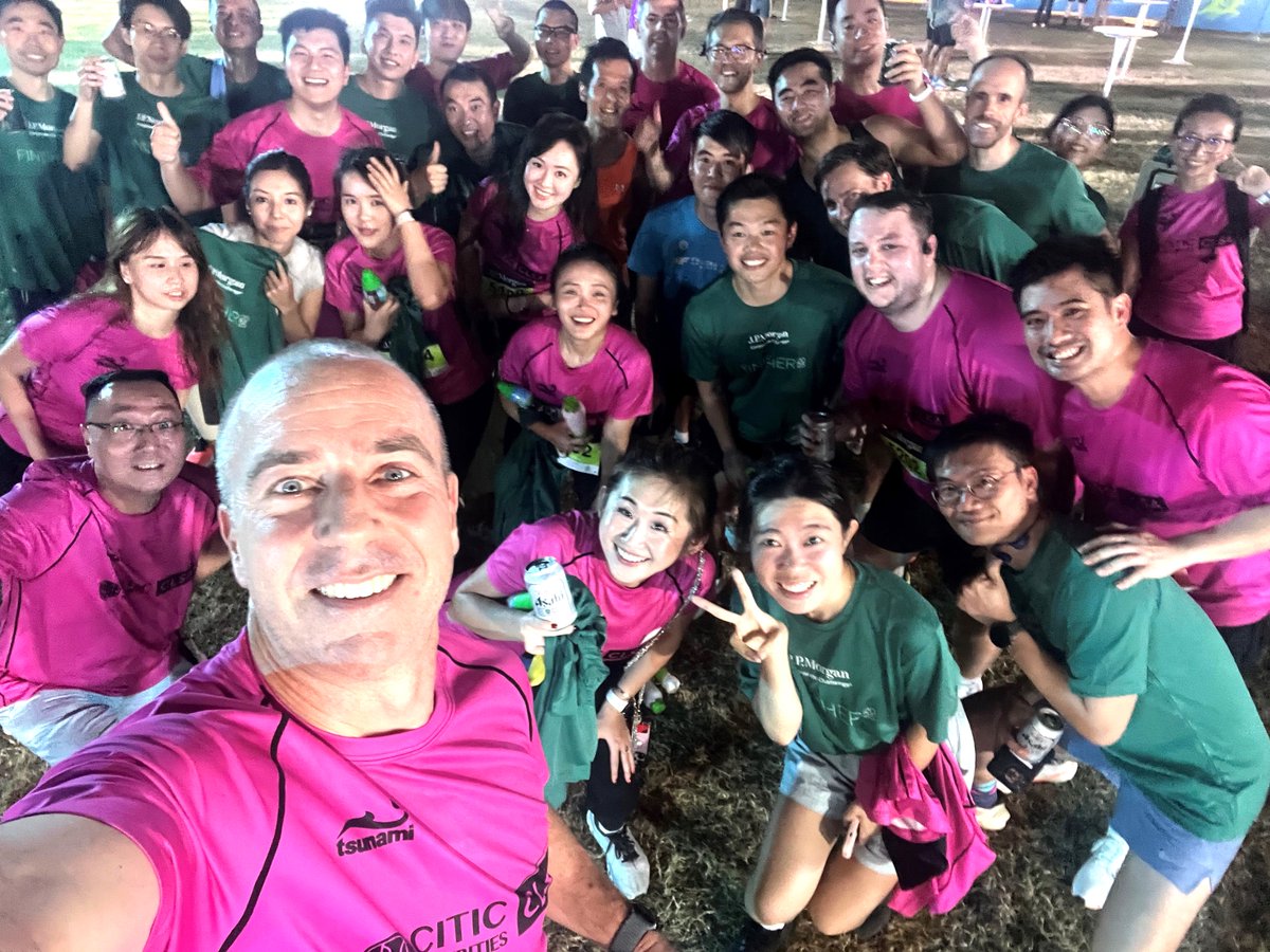 🏃🏃‍♀️👟On 30 Oct 2025, 3,000 runners lit up West Kowloon for the J.P. Morgan Corporate Challenge! Among them, 50 #CSI colleagues rocked hot pink shirts along the 5.6km waterfront route #CSIImpact #CSILife #jpmcc