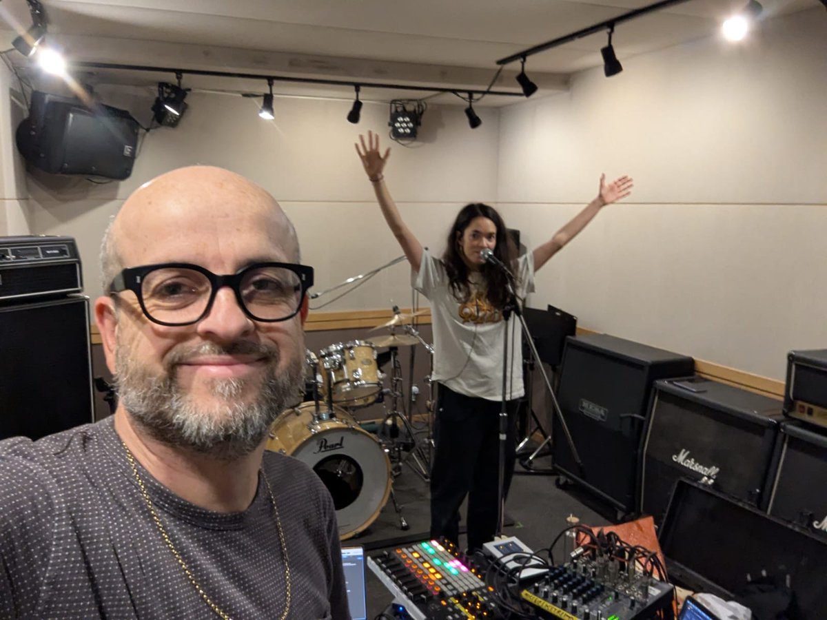 《X/周年》Herbert &amp; Momoko Japan Tour 2025

Herbert &amp; Momoko 無事着🙌🇬🇧🛩️🇯🇵

６年ぶりの来日となる革新的伝説Matthew Herbertがドラマー・ボーカルの新鋭Momoko Gillとの最新アルバム『Clay』を携え、６箇所を巡るジャパン・ツアーがいよいよスタート！

11/01 SAT SHIZUOKA 10:00 
at FESTIVAL