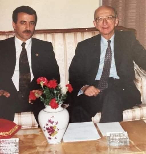 Demokrasi kültürünün simgesi, 
bilim insanı, onursal Genel Başkanımız Prof.Dr. Erdal İNÖNÜ'yü sevgiyle, saygıyla anıyorum.

Ruhu şad olsun.