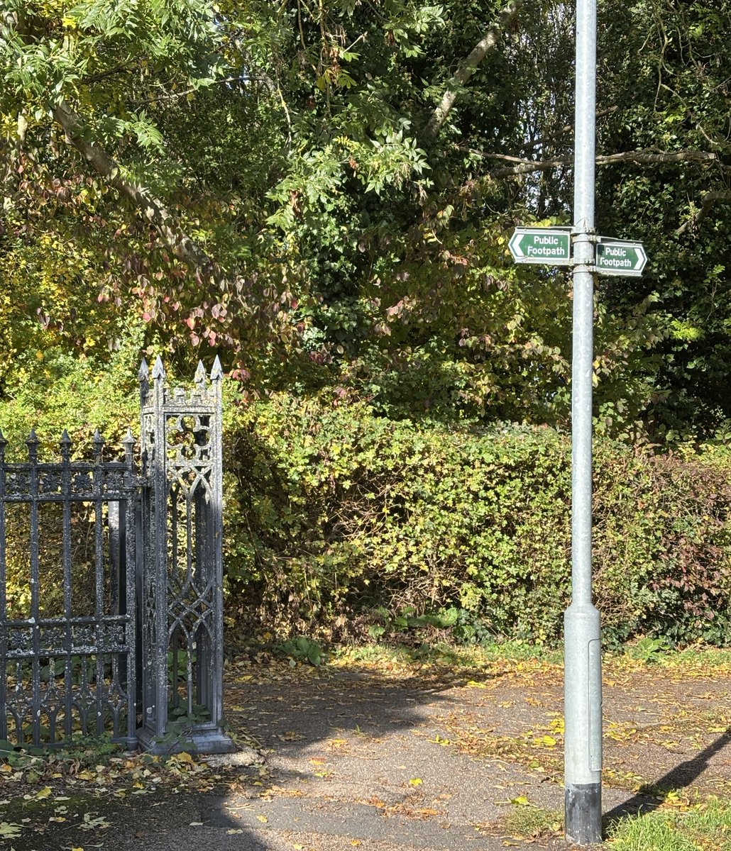 Lyn Edmonds (@edmondslyn) on Twitter photo Public footpath signs at the rear gate of St Mary's Churchyard, Godmanchester, Cambridgeshire 
#FingerpostFriday #FootpathFriday Public footpath signs at the rear gate of St Mary's Churchyard, Godmanchester, Cambridgeshire 
#FingerpostFriday #FootpathFriday