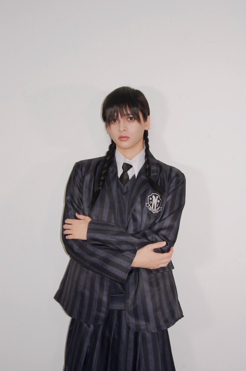 ハロウィン
ウェンズデーの格好してみました

ドラマまじでおもろい