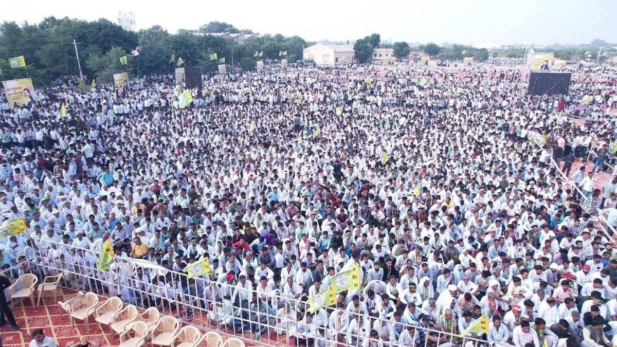 PrbhatilalRAS1's tweet image. न्याय के देवता रालोपा सुप्रीमो माननीय @hanumanbeniwal ji की पार्टी का सदस्य बनकर स्वयं को गौरवान्वित महसूस कर रहा हूँ । आने वाले पंचायत और निकाय चुनावों में रालोपा का परचम लहराने के लिए युवाओं, किसानों, जवानों,महिला शक्ति,दलित भाईयों एवं मज़दूरों को साथ लेकर संगठित प्रयास करेंगे।