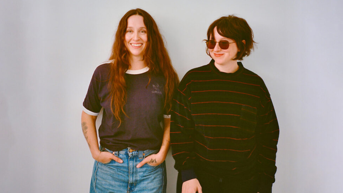 Waxahatchee se vuelve aliar con su hermana gemela en Snocaps, proyecto que ya cuenta con álbum debut. Disponible en plataformas de streaming. MJ Lenderman y Brad Cook colaboran en el disco: binaural.es/noticias/strea…