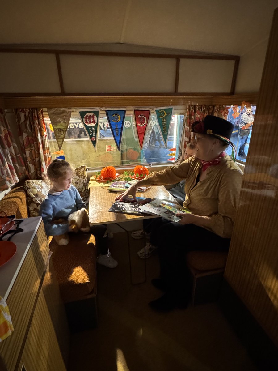 natlmotormuseum's tweet image. #HappyHalloween! All this week during  October half term fun our Learning team have been telling ‘Spooky Stories from the Sprite’ from the &apos;chatty caravan&apos; in the Museum. It&apos;s on today 11am-12.30pm #chattycaravan #halftermfun👻🎃@HeritageFundUK #Halloween