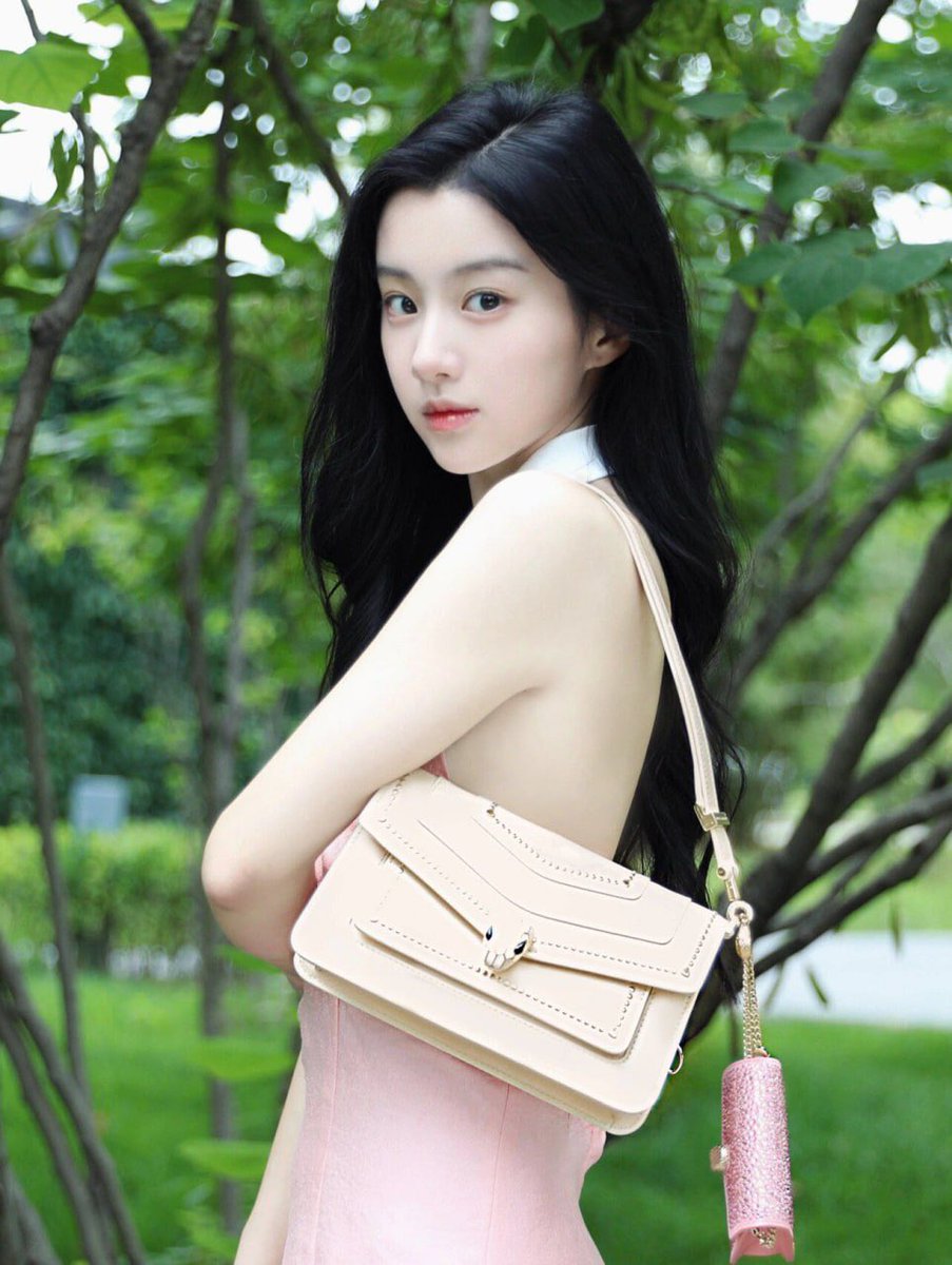 福利姬小樱Cos外围（包养 明星 楚女 伴游 ）分享的黄推图片3 - 网红私拍内容