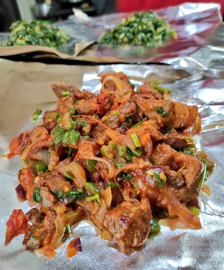 MunchDen's tweet image. Ume kaa hivi unaskia craving za Ka pork... Lucky for you @MunchDen are a phone call away 😉 📞0711 968496