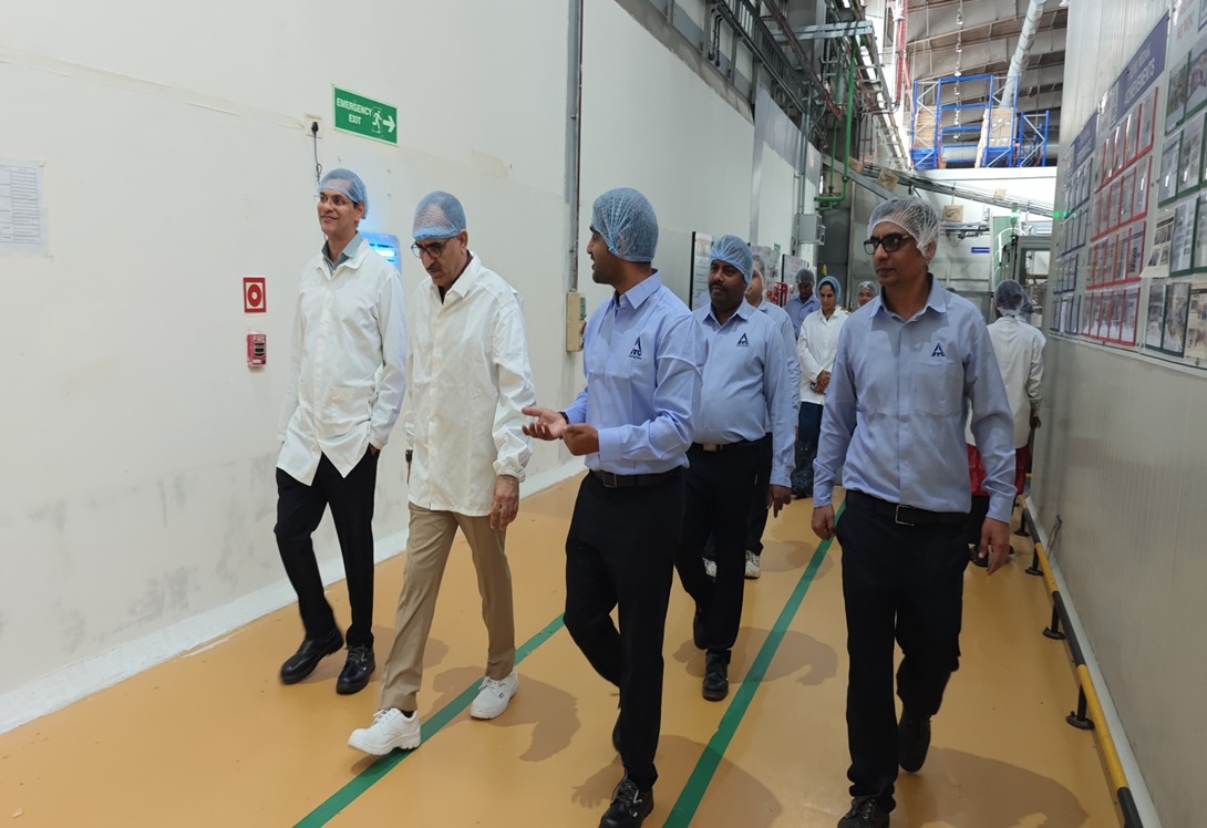 MOFPI_GOI's tweet image. #MOFPI के सचिव श्री अविनाश जोशी ने आज मेदक, तेलंगाना में स्थित @ITCCorpCom के अत्याधुनिक खाद्य प्रसंस्करण प्लांट का दौरा किया।

इस दौरान उन्होंने उत्पादन प्रक्रिया, गुणवत्ता नियंत्रण, स्थायी पैकेजिंग और मूल्य संवर्धन से जुड़ी पहल का अवलोकन किया।

#ProcessingForProsperity