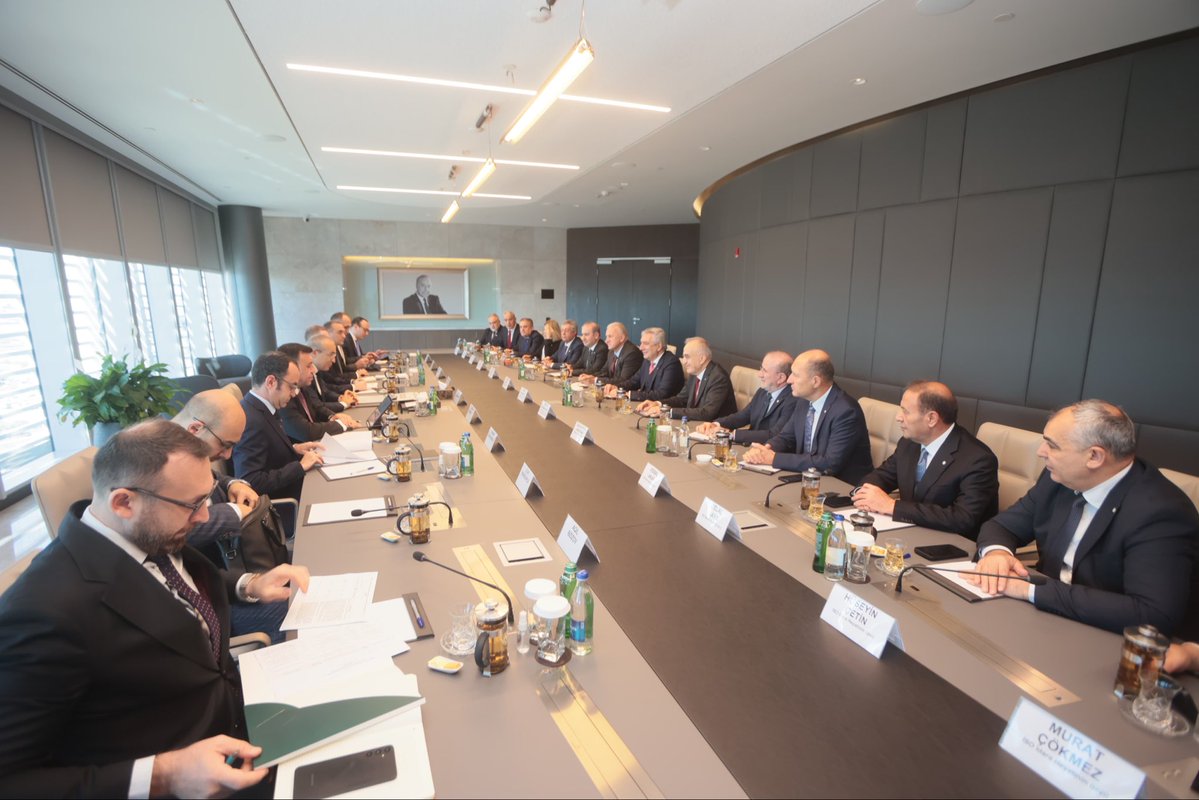 İki gündür ülkemizin en değerli sanayi guruplarının temsilcilerinden oluşan İSO Meclis Üyelerimiz ile birlikte bulunduğumuz Azerbaycan’da çok önemli ikili görüşmeler ve ziyaretlerde bulunuyoruz.

Bu kapsamda İSO Başkanlık Divanı ve İSO Meclisi Başkanlık Divanı üyelerimiz ile