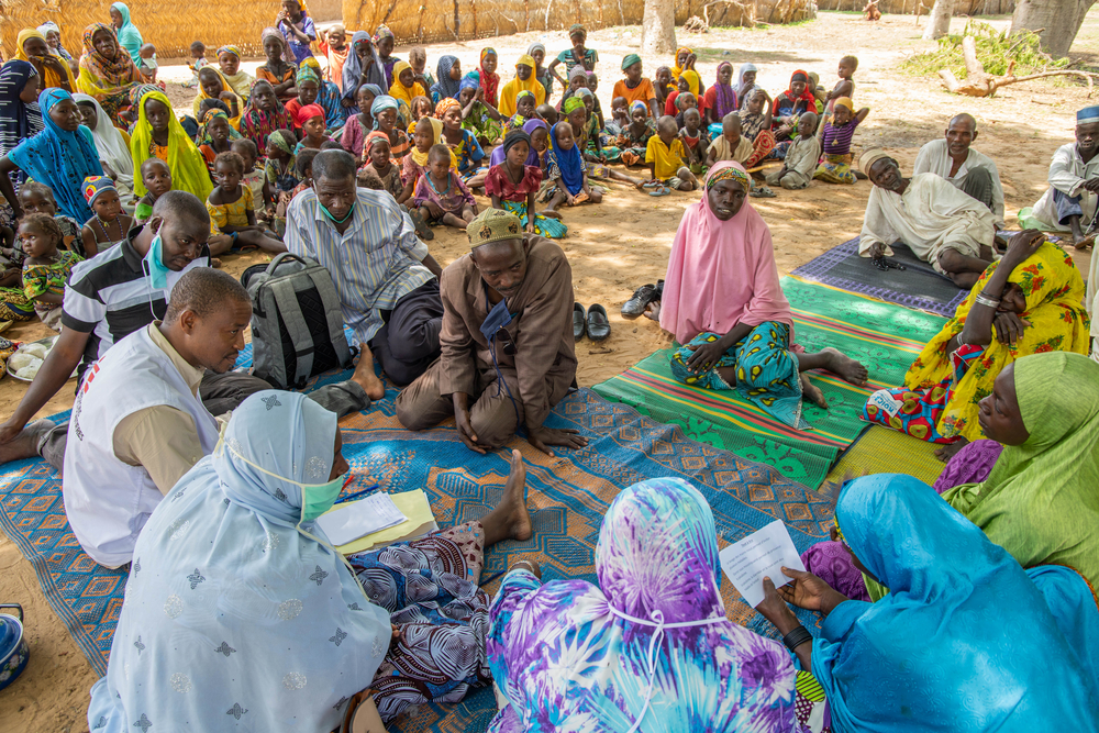 frontline_nego's tweet image. Two new reports available!
𝗖𝗼𝗺𝗺𝘂𝗻𝗶𝘁𝗶𝗲𝘀 𝗮𝘁 𝘁𝗵𝗲 𝘁𝗮𝗯𝗹𝗲: 𝗜𝗻𝘀𝗶𝗴𝗵𝘁𝘀 𝗳𝗿𝗼𝗺 𝘁𝗵𝗲 𝗳𝗶𝗲𝗹𝗱
🔗 hubs.la/Q03QYD750 
𝗖𝗼𝗺𝗺𝘂𝗻𝗶𝘁𝘆-𝗹𝗲𝗱 𝗻𝗲𝗴𝗼𝘁𝗶𝗮𝘁𝗶𝗼𝗻𝘀
🔗 hubs.la/Q03QYs2y0
Photo credit: Mack Alix Mushitsi/MSF