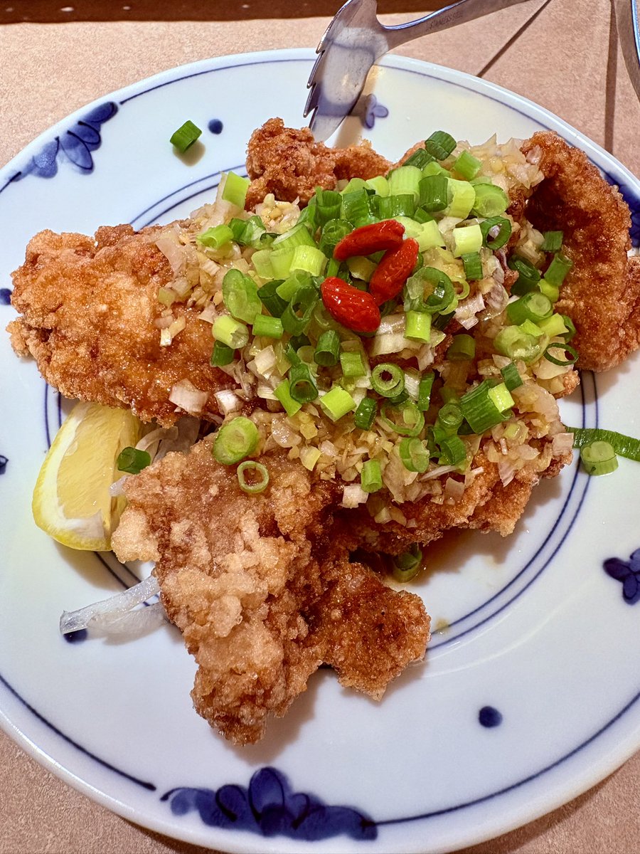 uxtupii's tweet image. レストラン三宝で油淋鶏と五目チャーハン食べた！
お腹いっぱいになって大満足です！