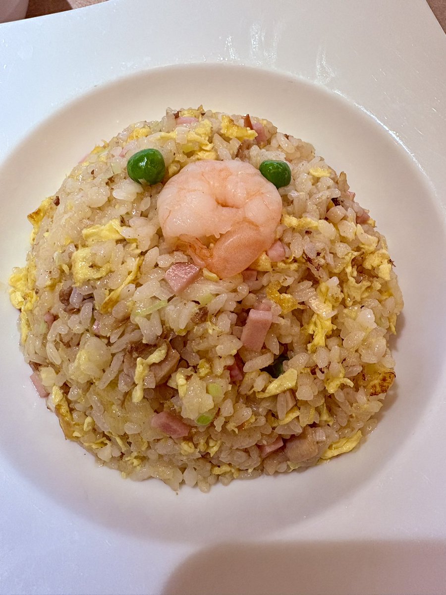 uxtupii's tweet image. レストラン三宝で油淋鶏と五目チャーハン食べた！
お腹いっぱいになって大満足です！