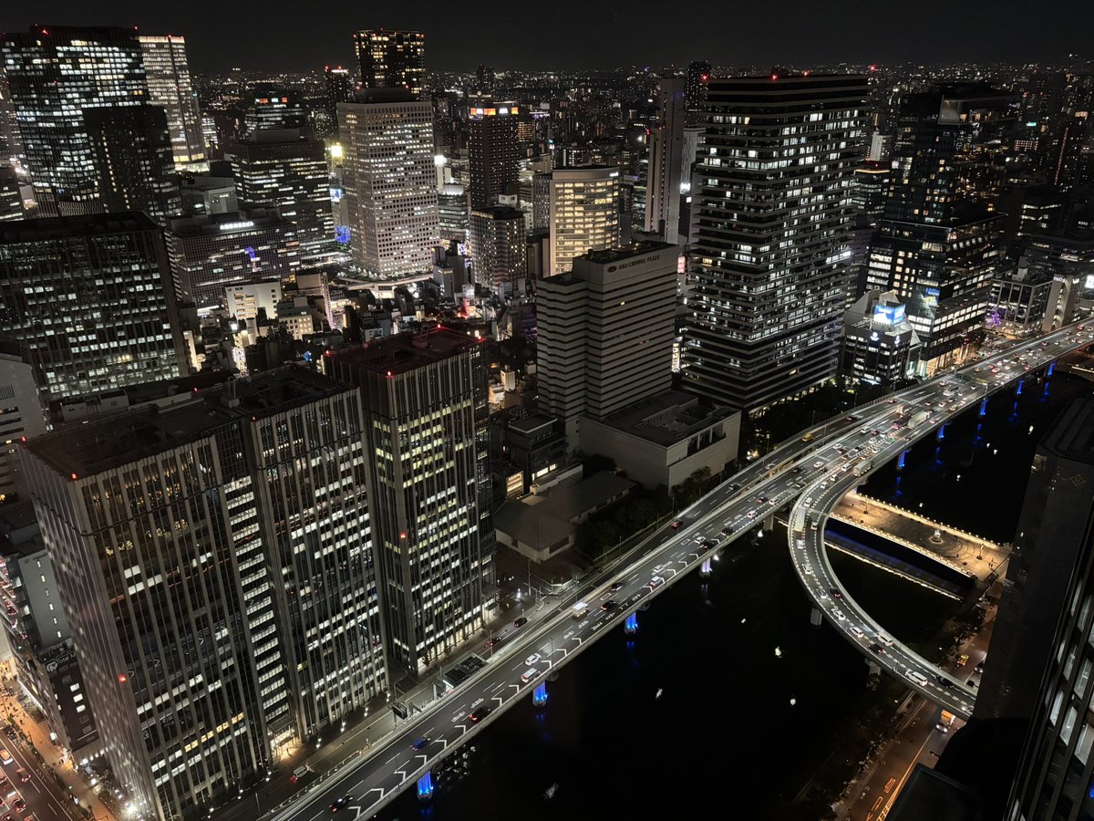 charlieb_lucy's tweet image. 初めてのConrad OsakaはFHRにて．とても快適で素敵な眺望でした．