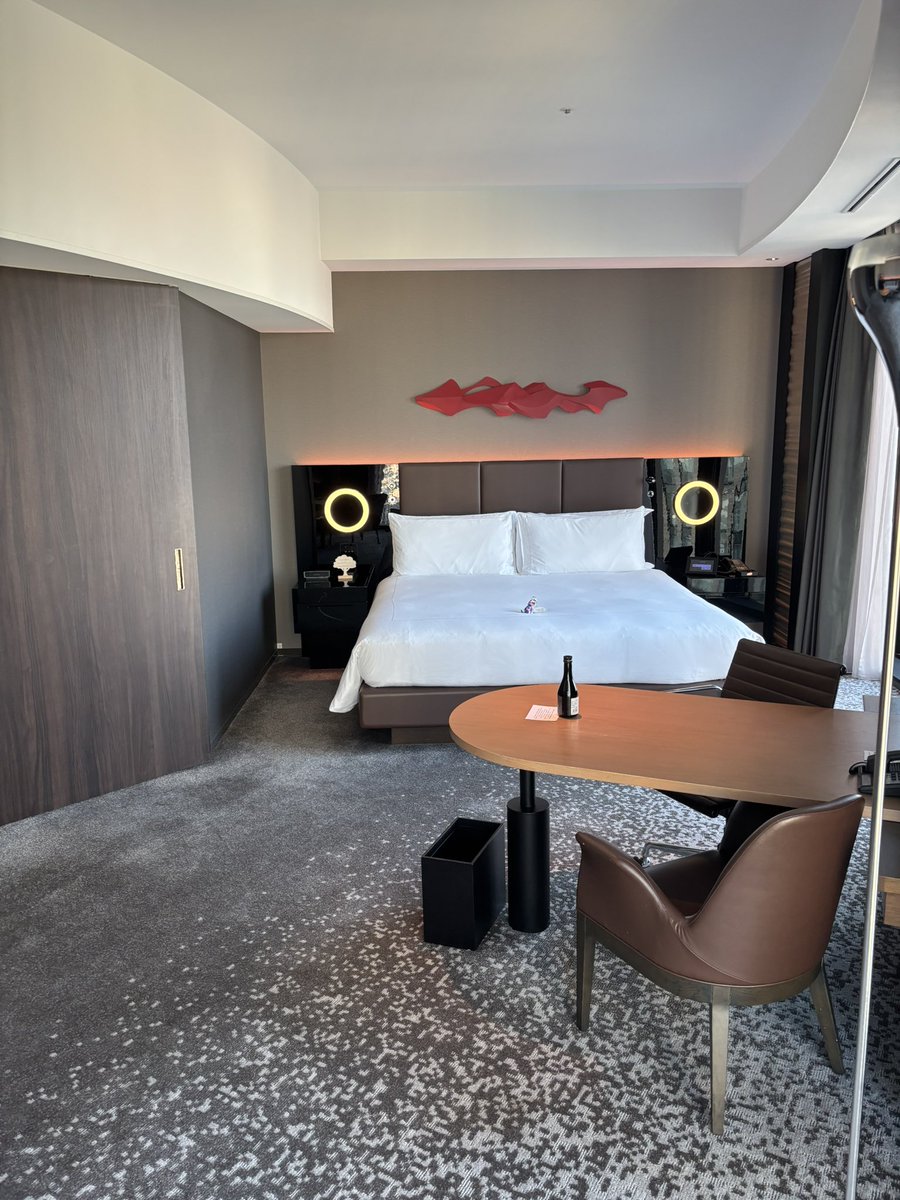 charlieb_lucy's tweet image. 初めてのConrad OsakaはFHRにて．とても快適で素敵な眺望でした．