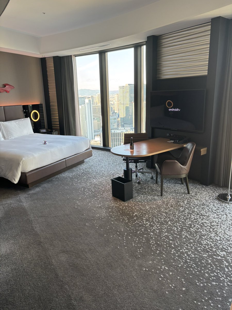charlieb_lucy's tweet image. 初めてのConrad OsakaはFHRにて．とても快適で素敵な眺望でした．