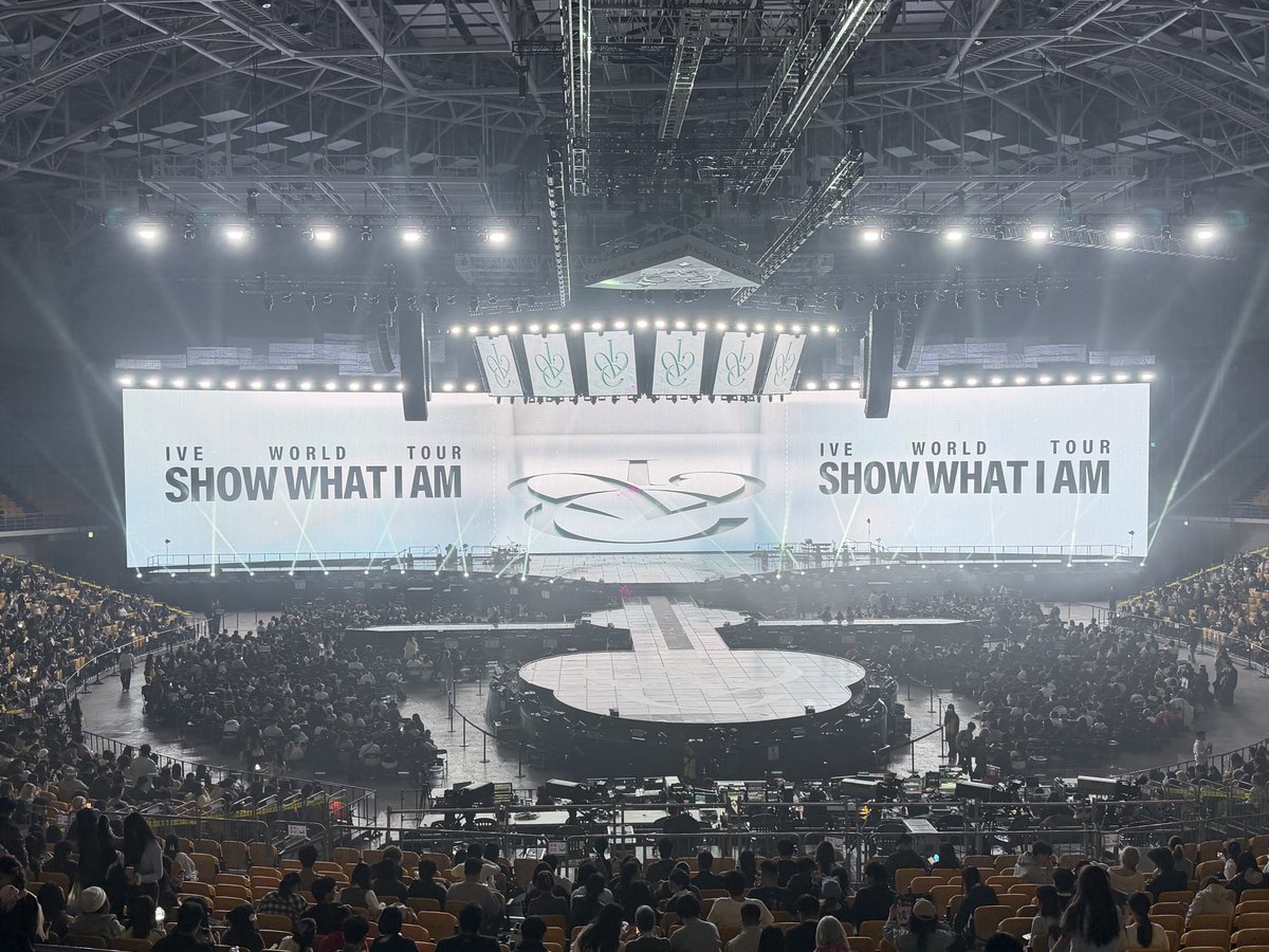 Chaedybear's tweet image. 아이브콘 첫째 날!😆