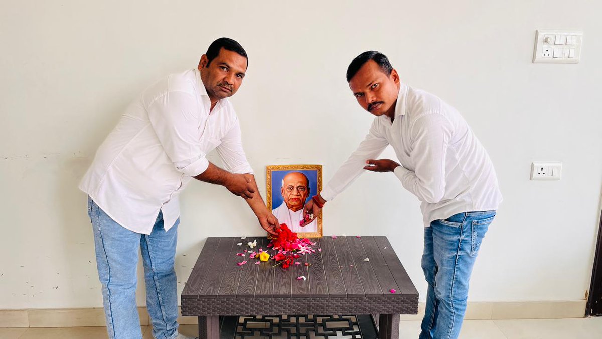 DiwakerRss's tweet photo. आज विधानसभा काँठ मंडल छजलैट के बूथ संख्या 160 पर आधुनिक भारत के शिल्पकार, राष्ट्रीय एकता व अखण्डता के प्रतीक, स्वतंत्र भारत के प्रथम गृह मंत्री व उप-प्रधानमंत्री, भारत रत्न, लौह पुरुष सरदार वल्लभ भाई पटेल जी की 150वी जयंती पर पुष्पअर्पित कर उन्हें नमन किया।।

#RashtriyaEktaDiwas https://t.co/xuHI9j1Jhq