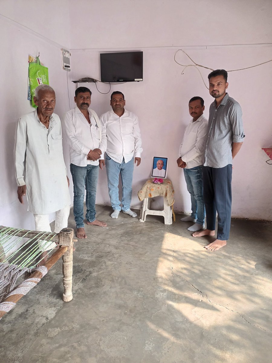 DiwakerRss's tweet photo. आज विधानसभा काँठ मंडल छजलैट के बूथ संख्या 160 पर आधुनिक भारत के शिल्पकार, राष्ट्रीय एकता व अखण्डता के प्रतीक, स्वतंत्र भारत के प्रथम गृह मंत्री व उप-प्रधानमंत्री, भारत रत्न, लौह पुरुष सरदार वल्लभ भाई पटेल जी की 150वी जयंती पर पुष्पअर्पित कर उन्हें नमन किया।।

#RashtriyaEktaDiwas https://t.co/xuHI9j1Jhq