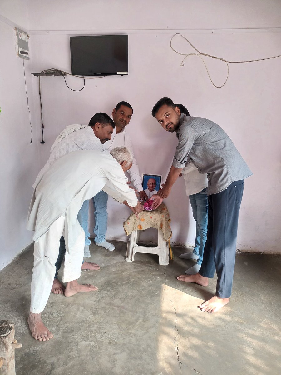 DiwakerRss's tweet photo. आज विधानसभा काँठ मंडल छजलैट के बूथ संख्या 160 पर आधुनिक भारत के शिल्पकार, राष्ट्रीय एकता व अखण्डता के प्रतीक, स्वतंत्र भारत के प्रथम गृह मंत्री व उप-प्रधानमंत्री, भारत रत्न, लौह पुरुष सरदार वल्लभ भाई पटेल जी की 150वी जयंती पर पुष्पअर्पित कर उन्हें नमन किया।।

#RashtriyaEktaDiwas https://t.co/xuHI9j1Jhq