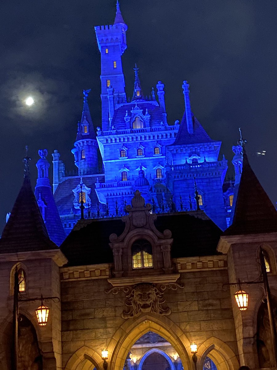 0601_ren's tweet photo. インスタで投稿致しましたが、Xでも一応ご報告🙇‍♂️
先日、Disneylandにてプロポーズ大作戦しました🫡
シンデレラ城の前でしっかり“漢”見せてきました💪
人生で1番緊張したわw
撮ってくれた、どこかのティンカーベルさんありがとうございました🥹
幸せにします！
#ディズニー
#ティンカーベル
#プロポーズ https://t.co/4cWDPAabu4