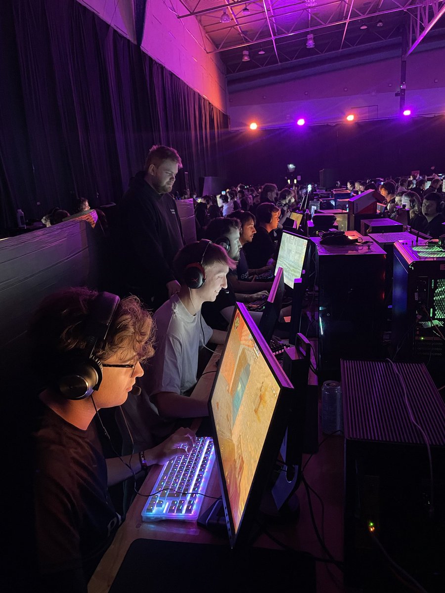 Uzii_Prestige's tweet image. We’ve arrived at @EPICLAN and it’s all kicking off now! 
The boys are well-rested after a long drive yesterday and ready to get started. 

7 BO1s and hopefully 1 BO3 ahead of us today! let’s make it count! 💪🔥