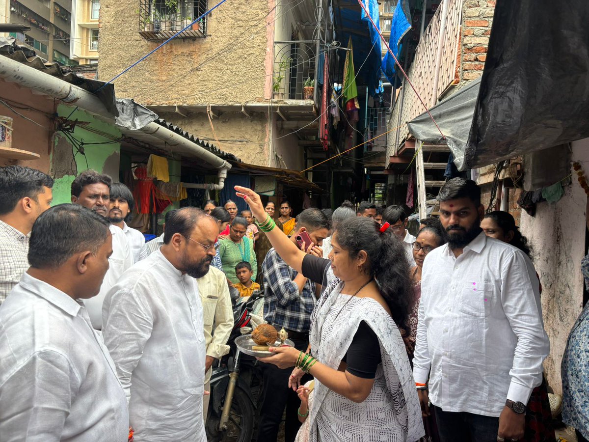 TukaramKate's tweet image. जनता चिकन शॉप, अल्दा विस्टा रोड आणि शिवम स्वीट, स्वामी समर्थ मठ शेजारी, लाल डोंगर या भागात माझ्या प्रयत्नाने लादी व गटार पायवाटा कामाचा शुभारंभ करण्यात आला.

#tukaramkate #ChemburDevelopment #LalDongar #PublicWelfare #InfrastructureWork #BetterLiving #CleanAndSafeCity #Chembur